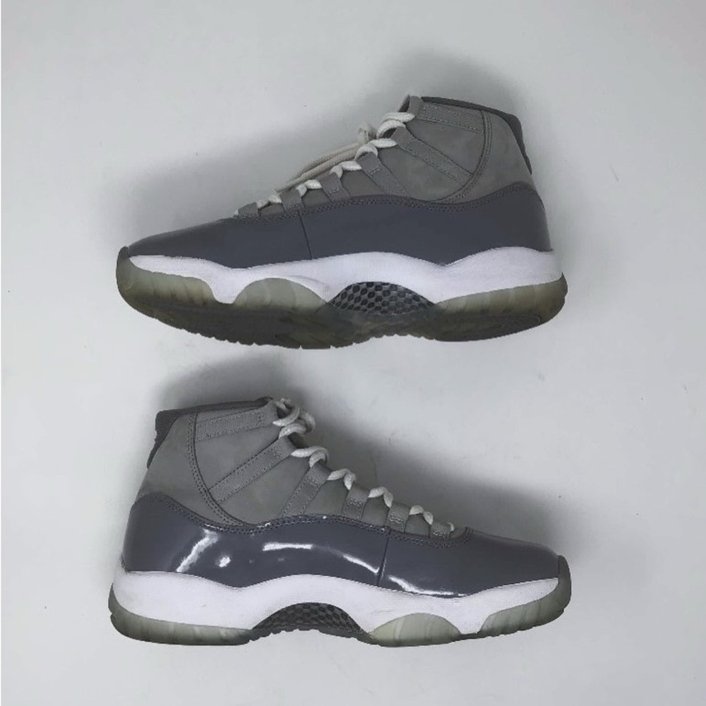Jordon 11 ‘cool grey’ size 9 only worn twice like new no odor no visible marks